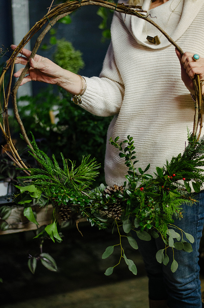 Farmhouse Style Easy Rustic Christmas Decor Ideas Craft Mart   01 Natural Grapevine Wreath Rustic Christmas Decor Ideas Craft Mart 