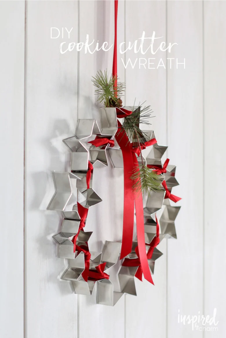 DIY-Cookie-Cutter-Wreath_Rustic_Christmas_Decor_Ideas_craft-mart