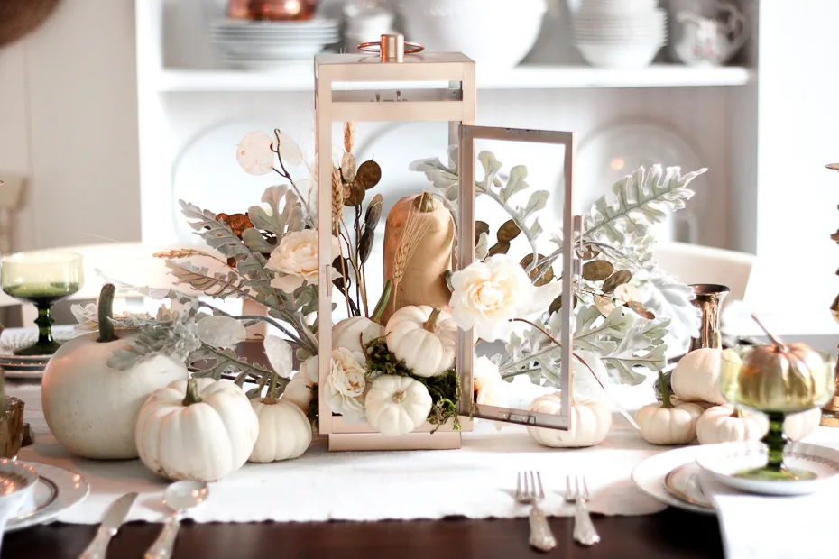 NEUTRAL THANKSGIVING TABLESCAPE WITH SMALL WHITE PUMPKIN DECOR