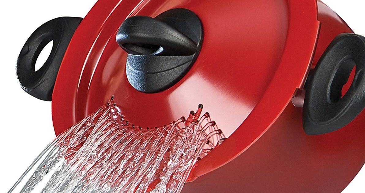 Kitchen Gadgets: pasta pot with a strainer lid