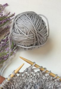 How to knit a lacy row