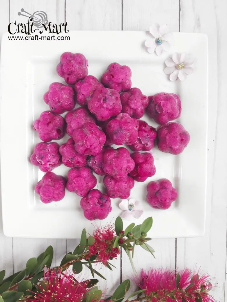 Purple and Delicious Keto Fat Bombs #ketofatbombs #ketodiet #easyfatbombrecipes #bestfatbombrecipes #highfatlowcarbsnacks #lowcarbsnack #ketosnack #mochafatbomb #redspinachmalabarjuice #naturalfoodcolor #LCHF #coconutlemonfatbombs #coconutblueberryfatbombs #ketobombmolds 