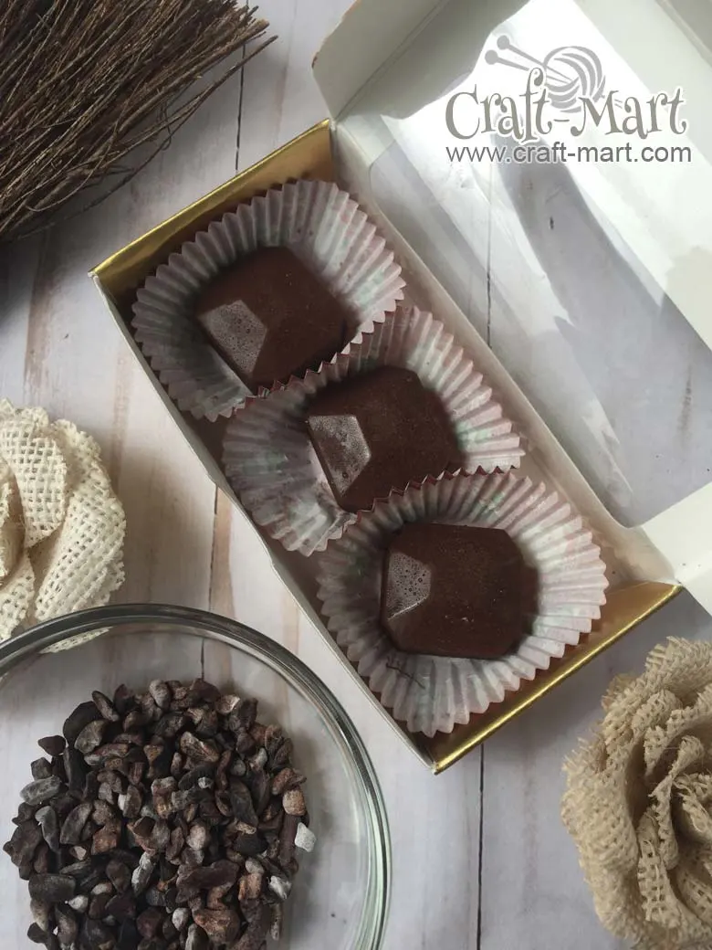 chocolate keto fat bombs - easy meal prep ideas #ketosnack #ketodiet #ketofatbomb 