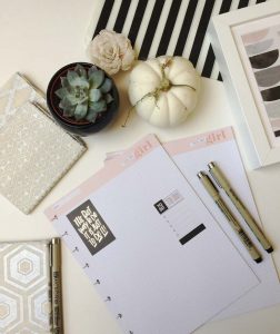 Fall bullet journal examples #bujo #bulletjournal #travelersnotebook #monthlyspread #bujoideas #bujoinspo #bujomonthly #bulletjournaladdict #bulletjournalcommunity #bujobeauty #bulletjournallove #bulletjournaling #bulletjournals #bujoweekly #bujoinspiration #fallbujo