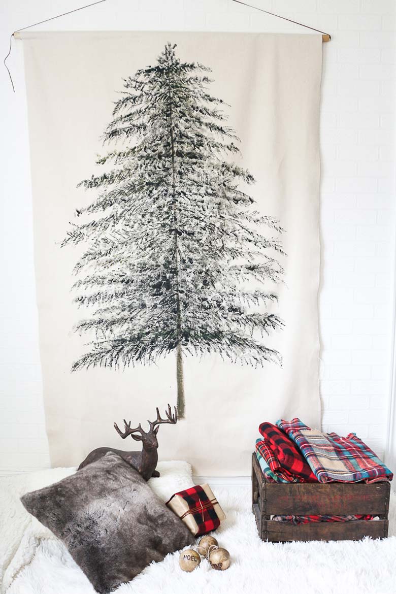 how to decorate a small living room for christmas - Tapestry Christmas Tree Wall Hanging #smallspaces #tinyhouseliving #smallspaceliving #alternativechristmastree #christmastreedecorideas 