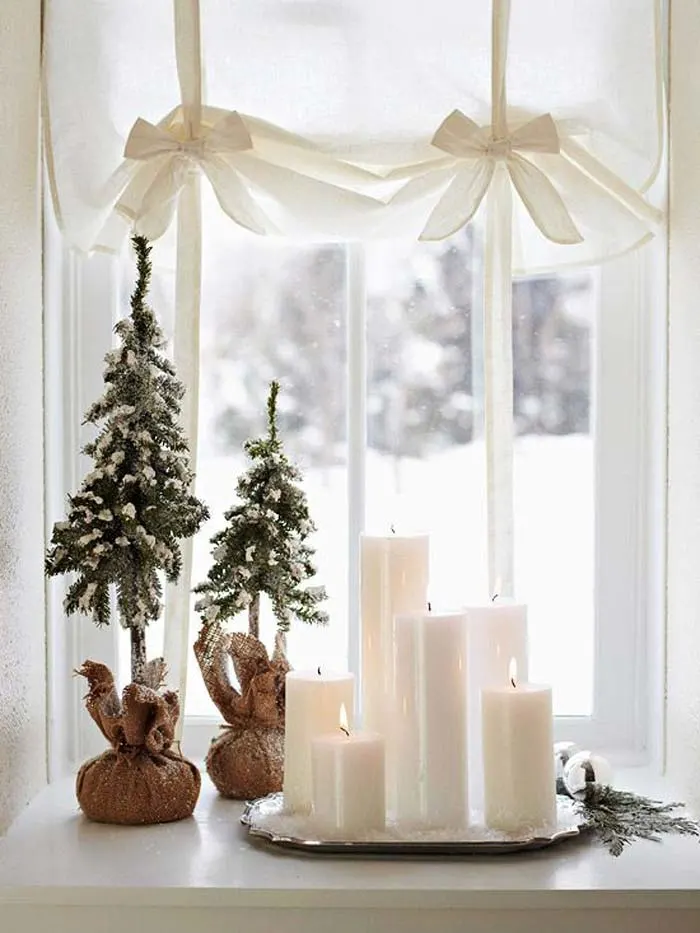 how to decorate a small living room for christmas - Clever use of window space #smallspaces #tinyhouseliving #simpleliving #alternativechristmastree #christmastreedecorideas #simplicity #hygge #simpleholidaydecor