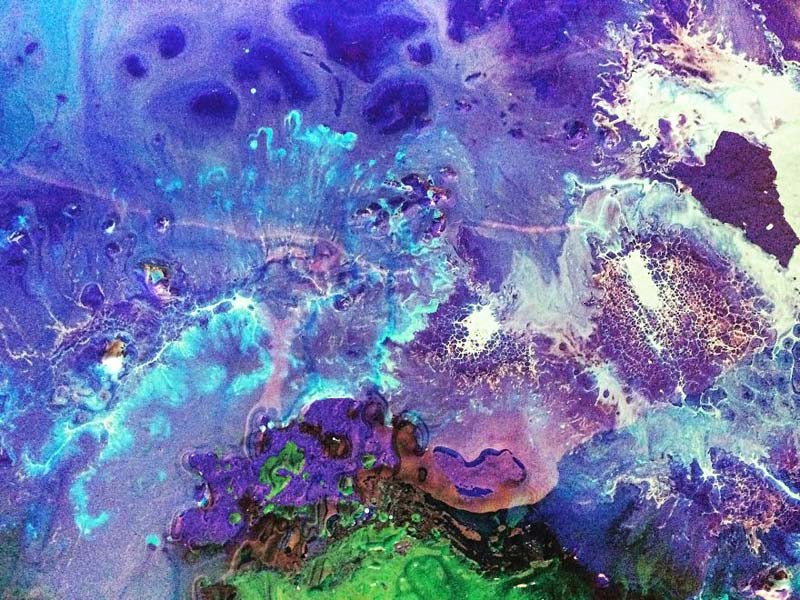 Spotlight on Artist by craft-mart.com: Emma Lindstrom #emma lindström #emmalindstrom #acrylicpouring #acrylicpouringtechnique #acrylicpouringart #acrylicpourpainting #mixedmediaart #fluidacrylicpouring #acrylicpouringtechniques #abstractart