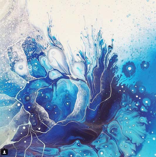 Spotlight on Artist by craft-mart.com: Emma Lindstrom #emma lindström #emmalindstrom #acrylicpouring #acrylicpouringtechnique #acrylicpouringart #acrylicpourpainting #mixedmediaart #fluidacrylicpouring #acrylicpouringtechniques #abstractart