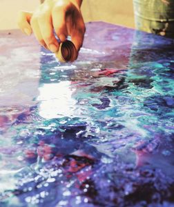 Spotlight on Artist by craft-mart.com: Emma Lindstrom #emma lindström #emmalindstrom #acrylicpouring #acrylicpouringtechnique #acrylicpouringart #acrylicpourpainting #mixedmediaart #fluidacrylicpouring #acrylicpouringtechniques #abstractart