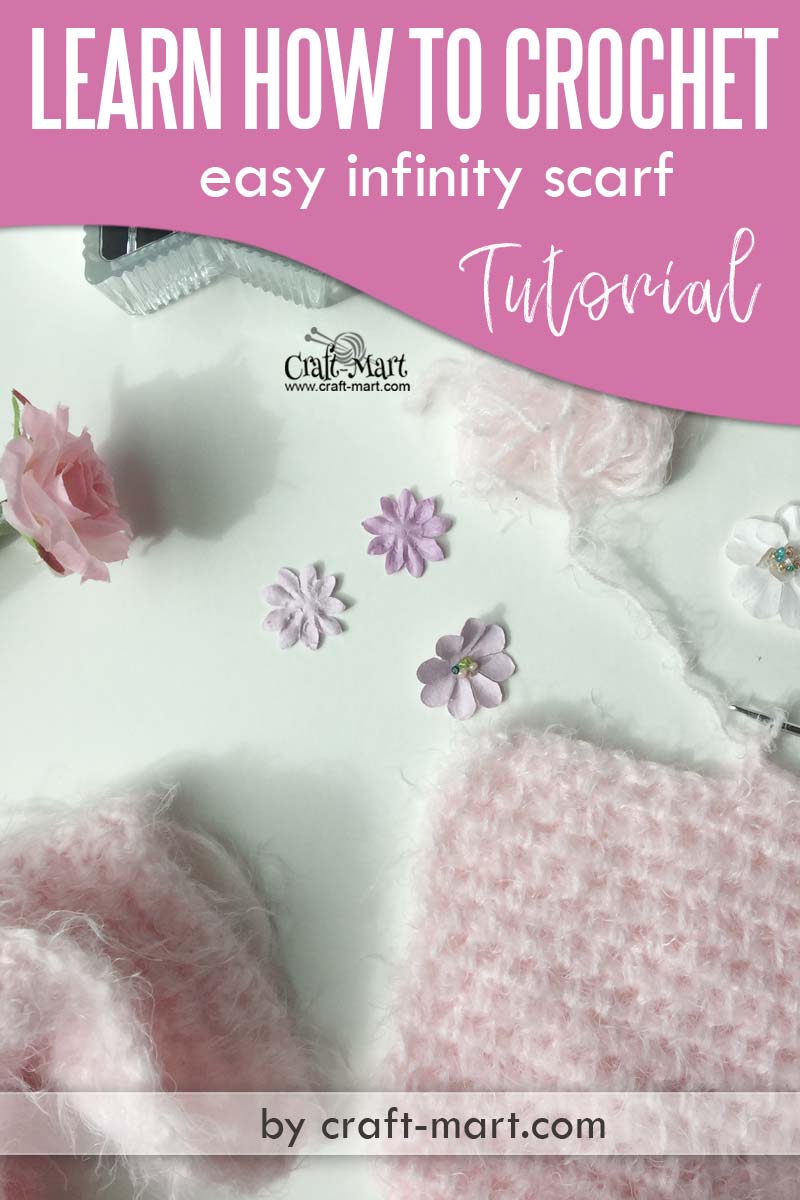 Learn how to crochet infinity scarf pattern - This unique one-skein crochet pattern is perfect for beginners and uses only 2 basic crochet stitches #learntocrochet #howtocrochetinfinityscarfpattern #crochetinfinityscarfpattern #freecrochetscarfpattern #freeinfinitycrochetscarfpattern #crochetscarfforgirl