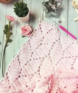 One of the prettiest crochet baby blanket patterns - learn one of the easiest and fast crochet baby blanket patterns for beginners! Timeless heirloom Lacy Leaves crochet pattern is perfect for diy baby blanket even if you are just learning how to crochet. This double crochet baby blanket uses variations of the same basic crochet stitches which are easy to learn and remember #crochetbabyblanketpatterns #diybabyblanket #doublecrochetbabyblanket #freecrochetbabyblanketpatterns